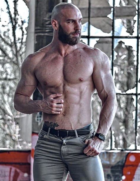 Pin By Somogyi S Ndor On Eg Szs G Sexy Bearded Men Muscular Men