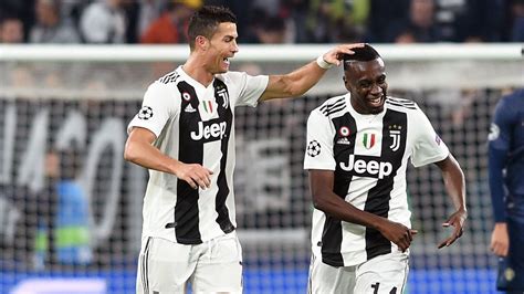 Schaffner, không chỉ là ho. Covid-19, Thêm đồng đội Ronaldo, Matuidi Juventus dương tính Covid-19 - VietNamNet