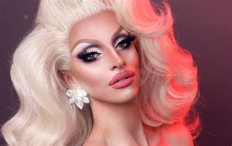 Rpdr Fan Favorites Latrice Royale Farrah Moan And More Ready To Slay At A Drag Queen Christmas