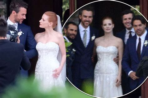 Jessica chastain has tied the knot! First look at Jessica Chastain's wedding dress as she ...