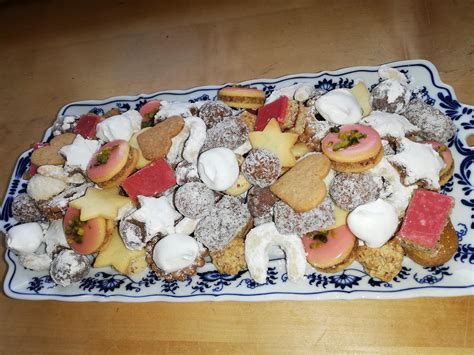 Then try these treats with a glossy, chocolate. 14 different kinds of christmas cookies, made by my mum ...