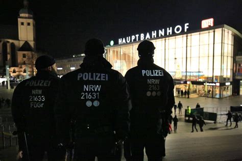 Bild Zu Silvesternacht In Köln Debatte über Polizei Einsatz Bild 1