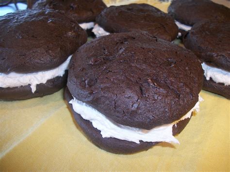 We have plenty of fruit cakes, yule logs and other traditional christmas cakes from around the world. Easy Frugal Living: Homemade Oreo Cakesters aka Whoopie Pies