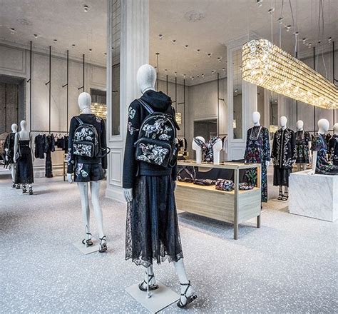 Valentino Opens New Flagship Store In Moscow Cpp Luxury Valentino