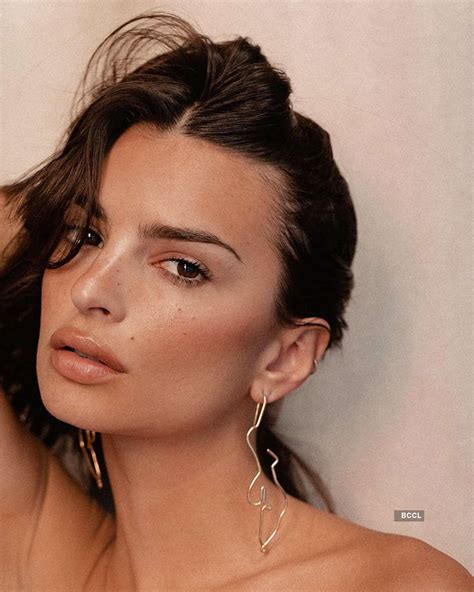 Emily Ratajkowski Is Setting The Internet On Fire With Her New Vacation
