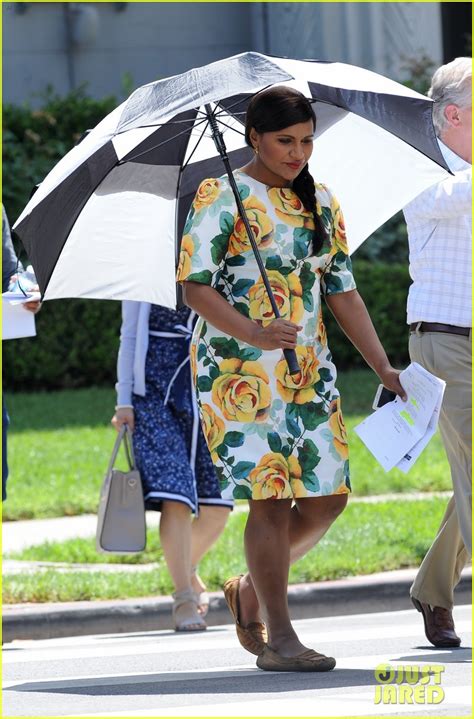 Pregnant Mindy Kaling Films Mindy Project In A Floral Dress Photo 3936561 Mindy Kaling