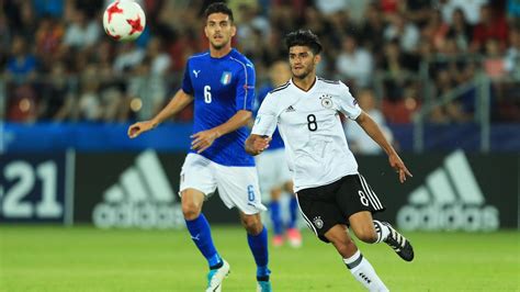Dabei war die partie lange ohne tore, ehe der ball spät im spiel. U21-EM: Niederlage gegen Italien: Deutschland zittert sich ...