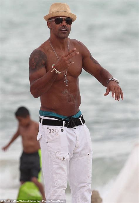 Shemar Moore Grabs A Handful Of Booty On The Beach Photos