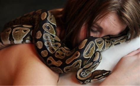 This Woman Slept With Her Snake Every Nightbut Then Veterinarians