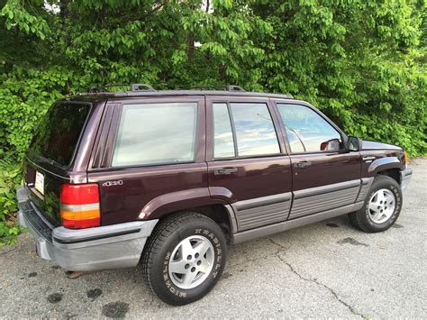 1993 Jeep Grand Cherokee Laredo - 4dr SUV 4.0L 4x4 Manual