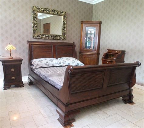 Antique Style Mahogany Wood Queen Size Highfoot Sleigh Bed