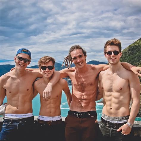 The Stars Come Out To Play Caspar Lee And Joe Sugg New Shirtless