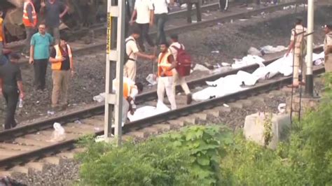 rescuers pull out bodies hours after india train crash au — australia s leading news site