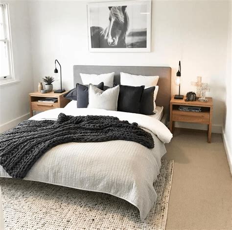 20 Simple Grey Bedroom Ideas