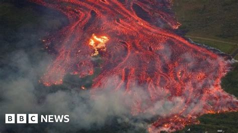 Eruptions From Hawaiis Kilauea Volcano Threaten Escape Route Bbc News