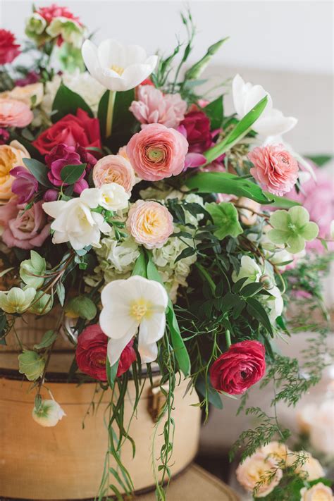 Use our flower arranging ideas and tips to get expert ideas that will help you tailor your next floral arrangement to your style. Wedding Floral Design, Wedding Flowers, Floral Design, The ...