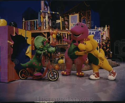 1996 Press Photo Barneys Big Surprise Barney And Friends In Show