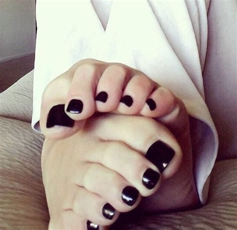 Pin By Julie Dougherty On Noir Feet Nails Toe Nails Pretty Toes