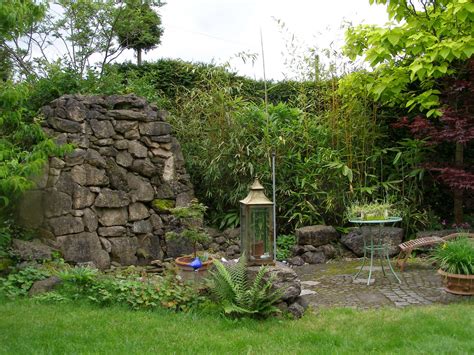 One director currently runs the company: Offene Gartenpforte | AUERBACH's Garten