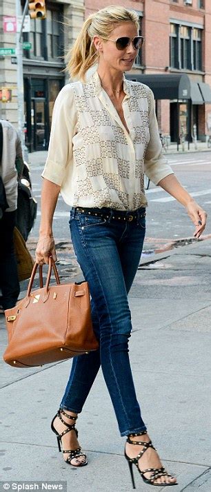 Heidi Klum Displays Her Thin Pins In Skinny Jeans Daily Mail Online