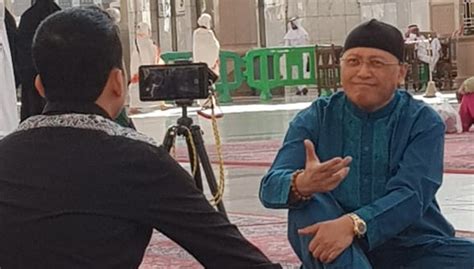 Mario teguh adalah seorang muslim yang menjadi motivator dan konsultan bisnis dan kepribadian asal indonesia. Di Sela Umroh Mario Teguh Aktif Produksi Taping Video ...