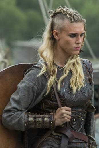 Then try out this braided viking style. Gaia Weiss as Porunn | #Vikings Season 3 | Pelo vikingo ...