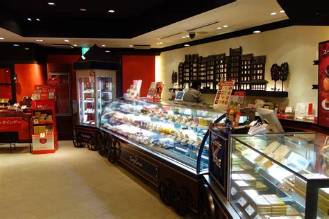 ファミリマートさんの隣のビル5階が【カラオケの鉄人 銀座店】受付です。 （※a3出口封鎖の場合はa5出口を出て真っすぐ進み、最初の角を右折。 次の十字路左折、さらに次の十字路手前のビル5階が【カラオケの鉄人 銀座店】です。） 銀座コージーコーナー 銀座1丁目本店｜本店の旅 - 飲食チェーン ...