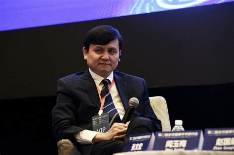 Born 27 august 1969) is a chinese doctor, and a member of the communist party of china. 张文宏：全球第二波疫情确实在展开 但不是在中国|张文宏|新冠肺炎_新浪新闻