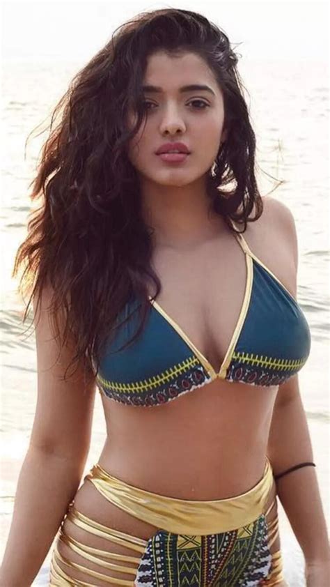 8 Hot Sexy New Ketika Sharma Bikini Pics