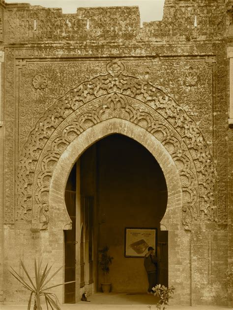 Footloose & Fancy-Free....: Moroccan arches