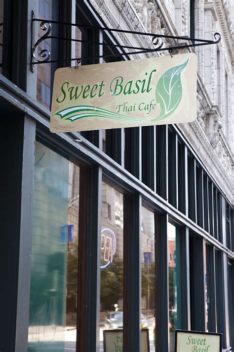 The rising popularity of thai food in singapore has led to many thai eateries opening around singapore in recent years. Sweet Basil Thai Cafe | St. Louis - Downtown | Thai ...
