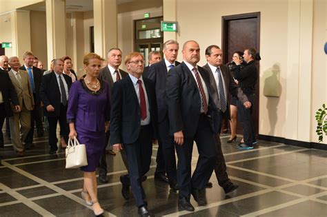 Kurze ranczo to miejsce, gdzie można pobyć z kurami, królikami, kaczkami. Ranczo 9 sezon odc. 106 - opis, streszczenie: Bardzo ...