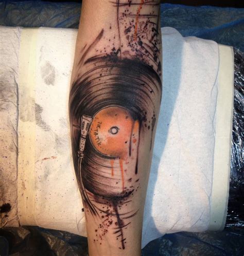 Some abstract tattoos may be a direct replica of a famous abstract art while most of it are artistic outbursts of its artist. 105+ Fabulous Abstract Tattoo Ideas - Distorting Reality ...
