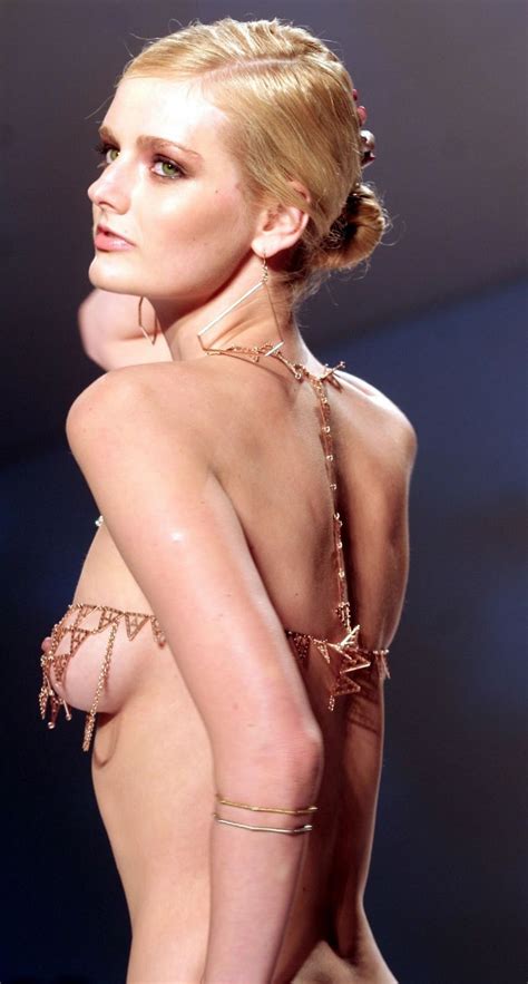 Top Model Bugil Lydia Hearst Topless WOW