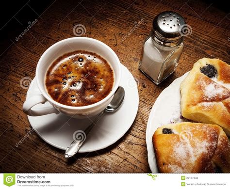 Weitere ideen zu tassen kuchen, tassenkuchen, kuchen. Ein Tasse Kaffee Und Kuchen Stockfoto - Bild von kuchen ...