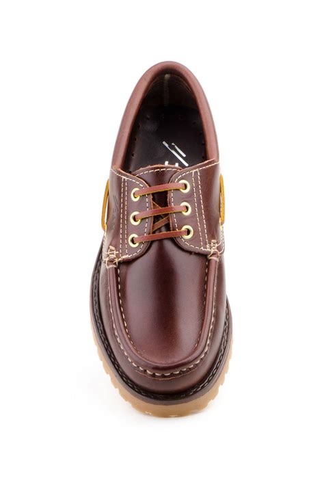 Dado su origen marítimo, los zapatos náuticos son confeccionados para proteger los pies de la humedad, del viento y del agua y por tanto son perfectos tanto para climas cálidos y costeros como para otros más otoñales y fresquitos. Náuticos Hombre Piel Suela Gruesa Cosida