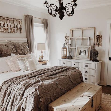 25 Best And Comfortable Farmhouse Bedroom Design Ideas Dexorate