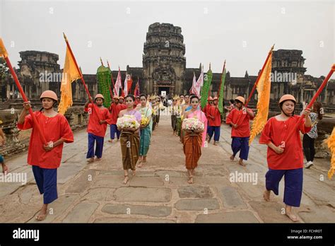 Khmer New Year At Angkor Wat In Siem Reap Cambodia Stock Photo Alamy