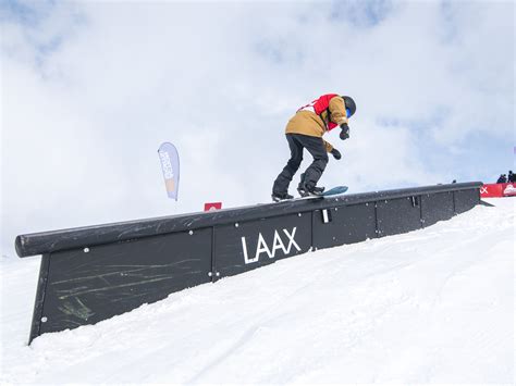 Dieser parcours besteht aus drops, die bis zu 10 meter hoch sein können, wallrides, dirtjumps und anderen. 2017 SLOPESTYLE RESULTS & REVIEW (SNB)