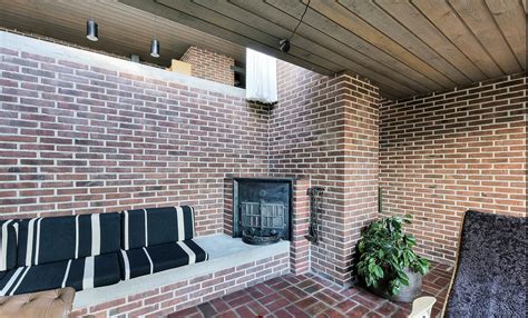 Redfin has 54 photos of 314 east moltke st. Indbygget pejs og indbyggede møbler. | Murstensvæg, Pejs ...