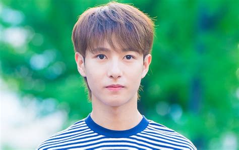 Also called injun, he's member of nct. Renjun NCT Dream Pamer Camilan Keripik di Indonesia, Fans ...