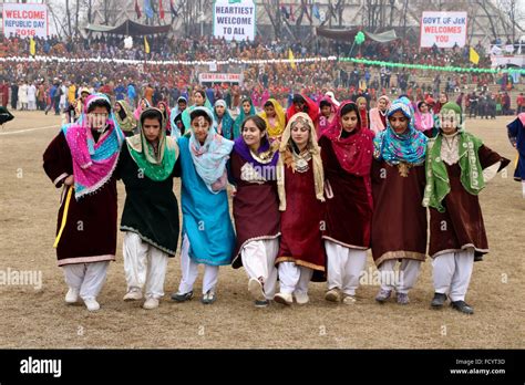 Kashmiri Dance Hi Res Stock Photography And Images Alamy