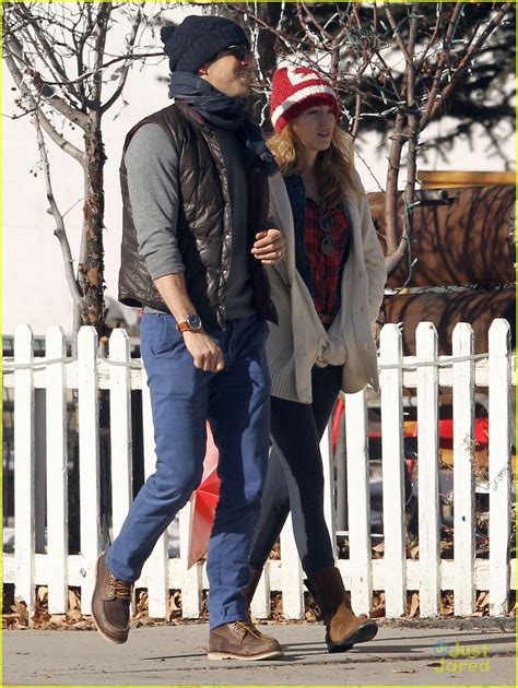 Full Sized Photo Of Blake Lively Walk Ryan Reynolds Blake Lively Canadian Beanie On Walk