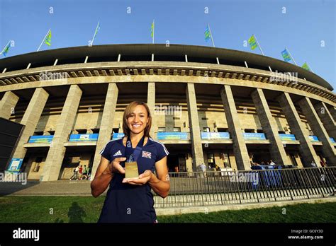 Great Britain S Jessica Ennis Poses With Her Gold Medal Out Side The