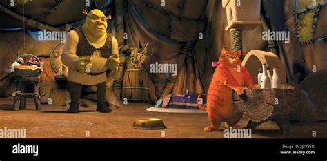 Shrek Puss In Boots Shrek Forever After 2010 Stock Photo Alamy