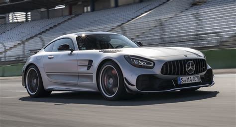 It is available in 2 colors, 1 variants, 1 engine, and 1 transmissions option: Chi tiết Mercedes AMG GT R Pro 2020 với một loạt nâng cấp