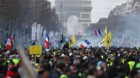 Gelbwesten Proteste In Paris Emmanuel Macron Schickt Elite Soldaten DER SPIEGEL