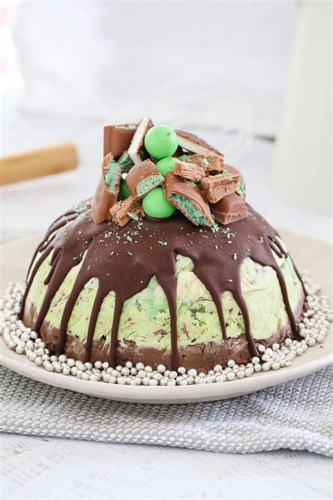 We've got delicious recipes and ideas for cakes, cookies, fudge, pies, and much more. Christmas Peppermint Ice-Cream Cake | Recipe (With images ...