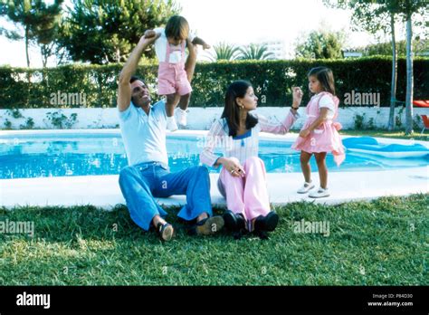 Julio Iglesias spanischer Sänger mit Ehefrau Isabel und den Kindern