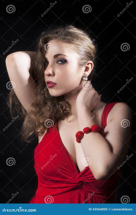 Attraktive Sexy Junge Frau Im Roten Kleid Stockbild Bild Von